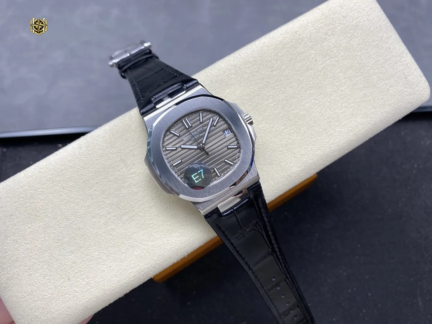 LOSHIFY Premium Timepiece