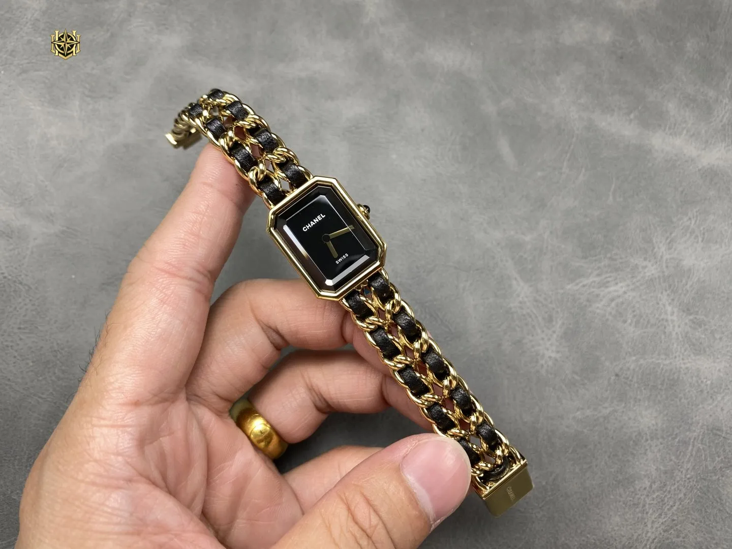 LOSHIFY Premium Timepiece